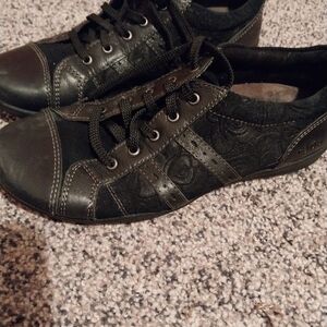 Taos Footwear Black Oxford Sneakers